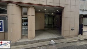 笹塚駅北口から甲州街道を渡り、笹塚郵便局隣のZen Place Pilates笹塚店へ向かうルート図解