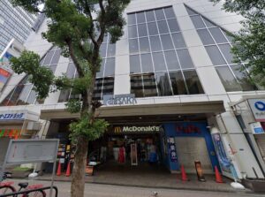 江坂スタジオのビルの入り口